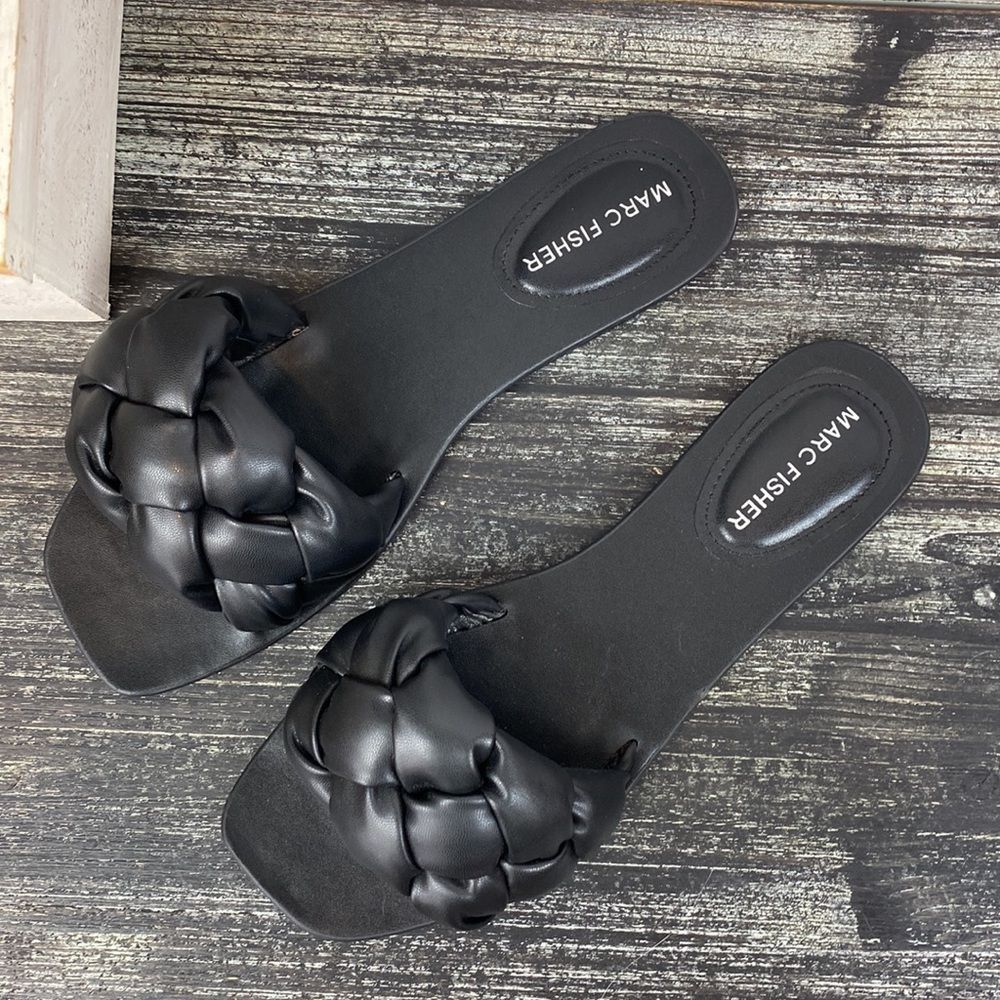 Marc Fisher Black Quilted Padded Flat Slip On Sandals 7.5 - Picture 2 of 6